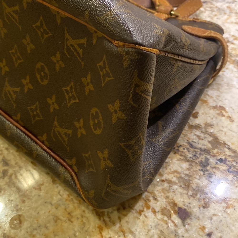Extra Loved Authentic Louis Vuitton Batignolles H… - image 7